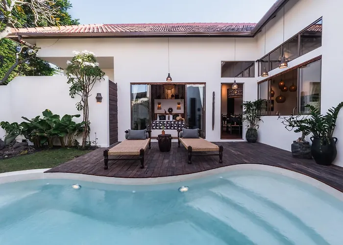Elegant Tropical Escape With Private Pool *