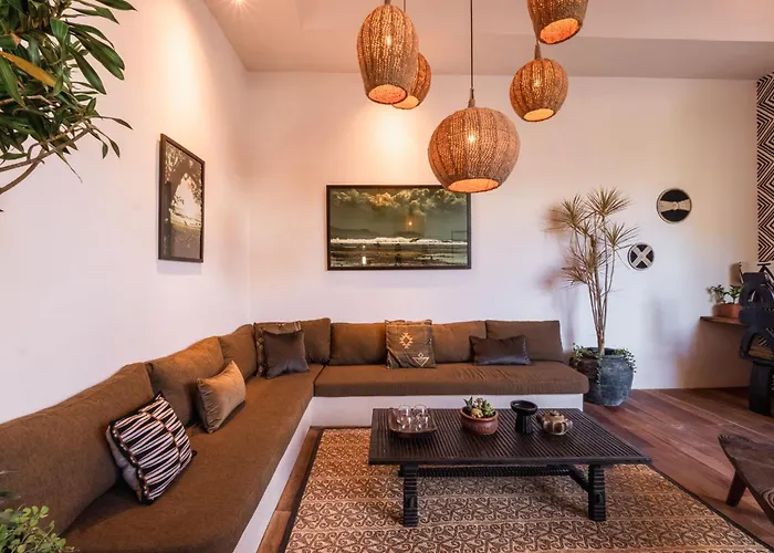 Villa Elegant Tropical Escape With Private Pool