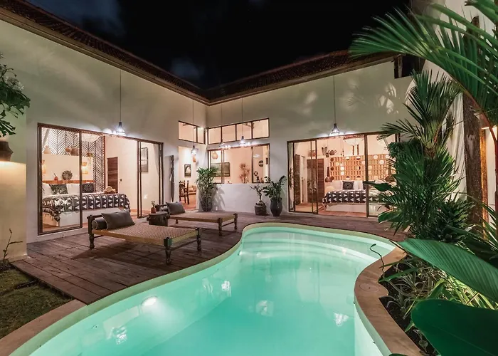 Villa Elegant Tropical Escape With Private Pool