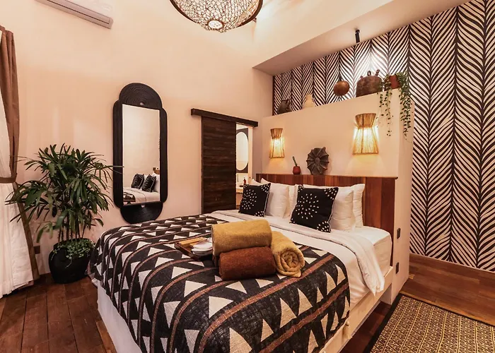 Villa Elegant Tropical Escape With Private Pool