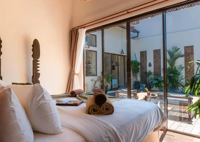 فيلة Elegant Tropical Escape With Private Pool *