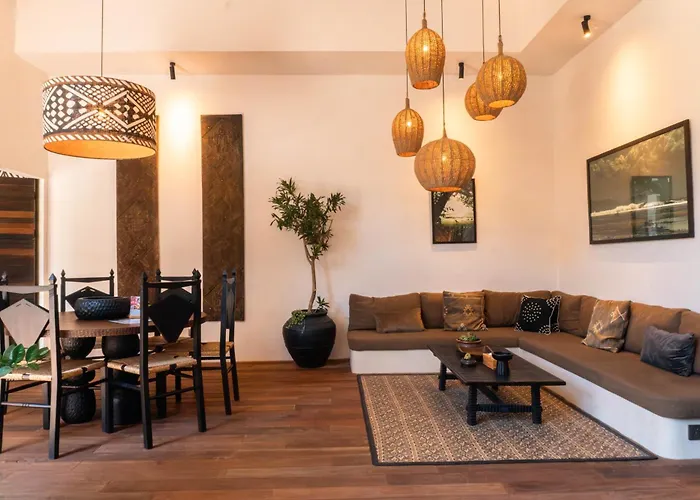 Elegant Tropical Escape With Private Pool فيلة أُلُواتو